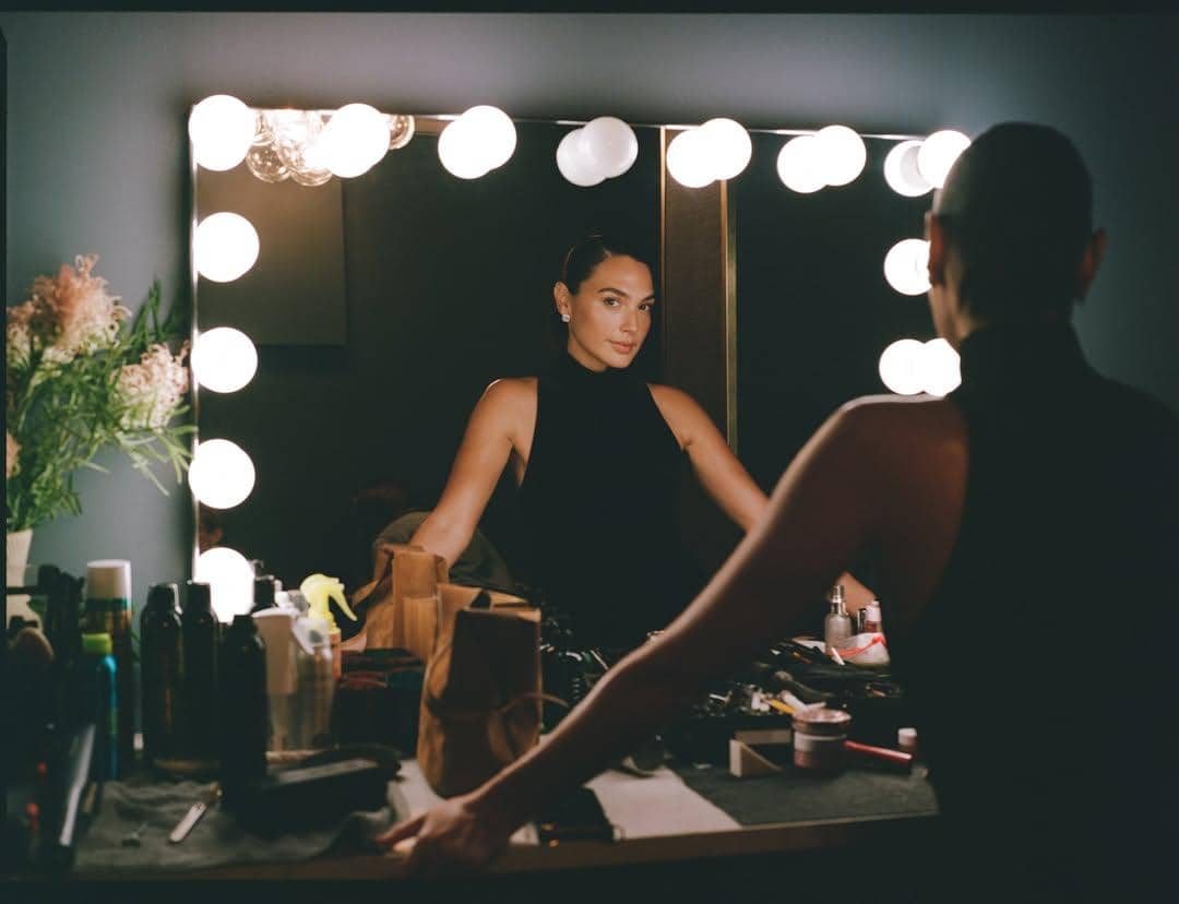Potret Gal Gadot dalam unggahan Instagram, dengan tampilan yang dibagikan melalui akun Instagram pribadinya.