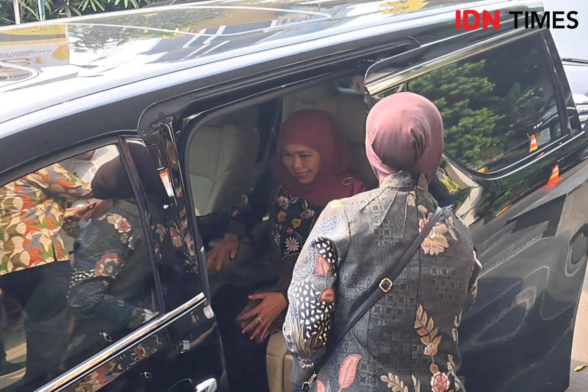 Ada Antrean BBM di Jatim, Khofifah-Emil Dardak Sambangi Kantor Bahlil