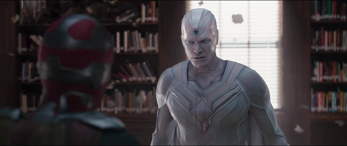 White Vision, android berwajah pucat dengan kostum putih dan aksen biru dari serial WandaVision produksi Marvel Television.