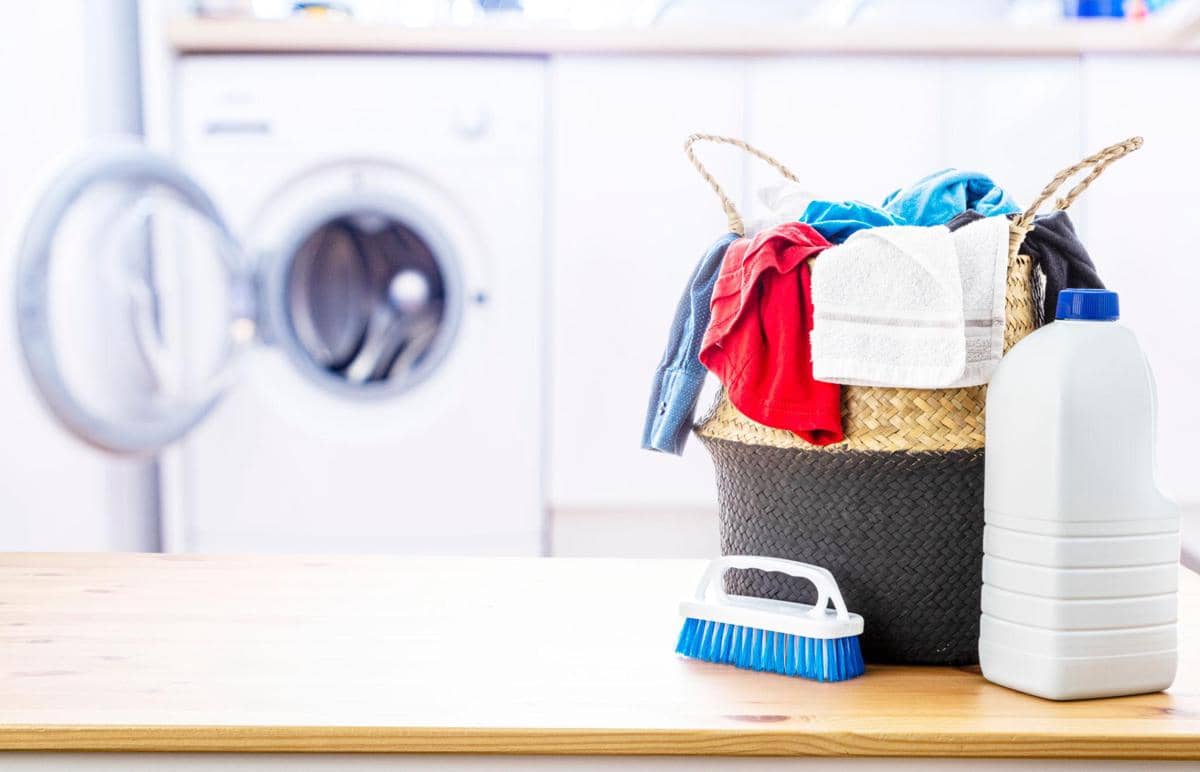 Jangan Asal Masuk Mesin Cuci! Pisahkan Baju Berdasarkan Warna dan Bahan