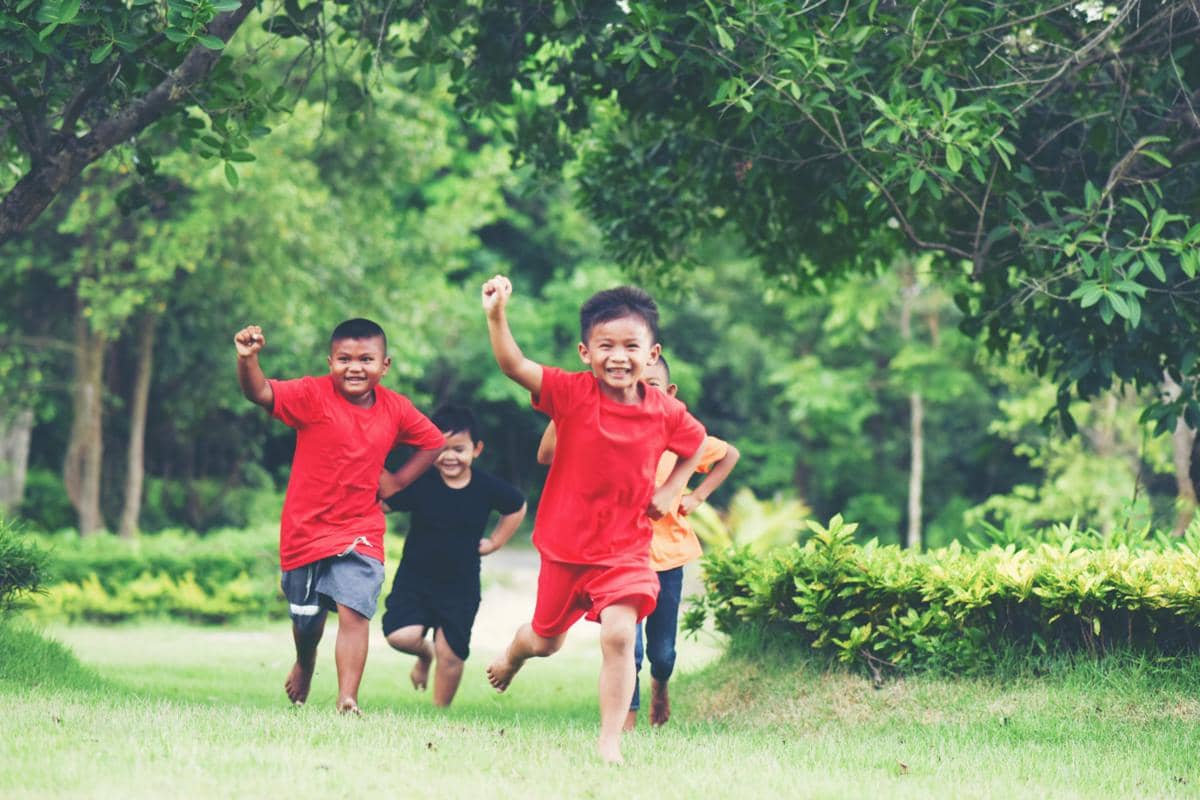 ilustrasi anak-anak yang bermain
