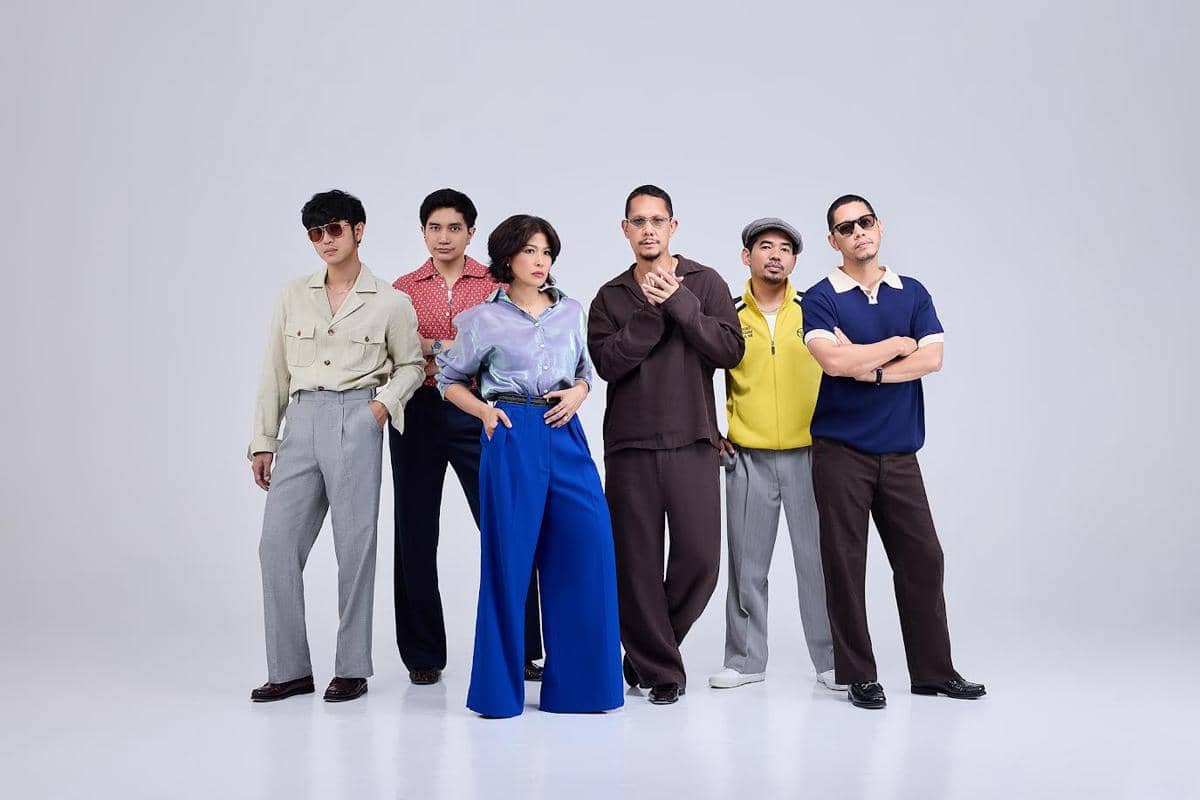 Potret para personel Maliq & D'Essentials dalam dokumentasi resmi grup musik asal Indonesia tersebut.