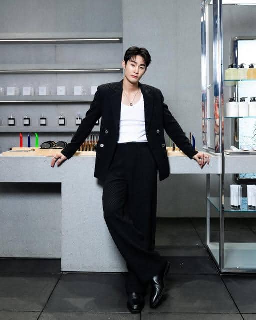 OOTD Setelan Jas Formal ala Force Jiratchapong