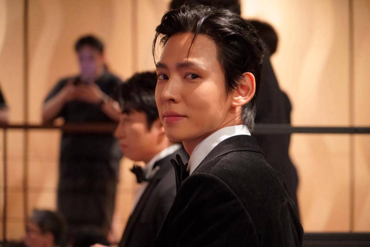 pemeran Yang Jun Mo di Dive Into You.