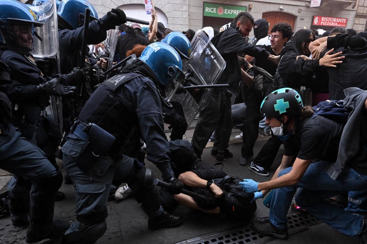 AFP__20261017__D3L672M__v1__HighRes__ItalyPoliticsProtestSocialDemo.jpg