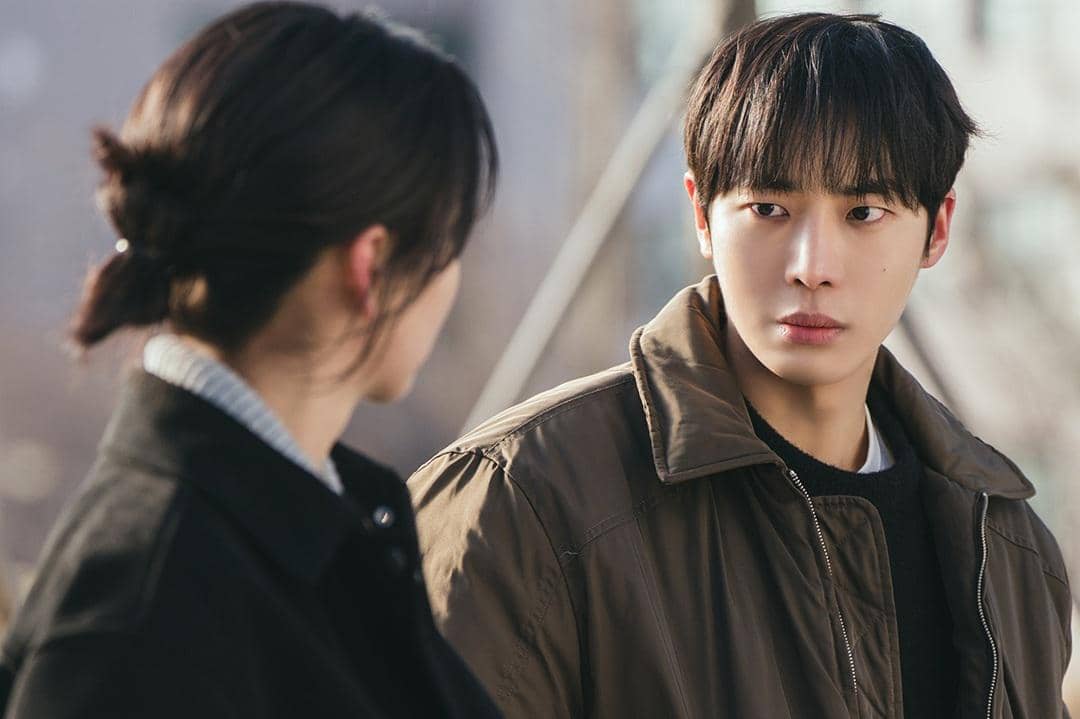 5 Makna Hadiah Sepatu You Jin untuk Min Jae di Between Steps
