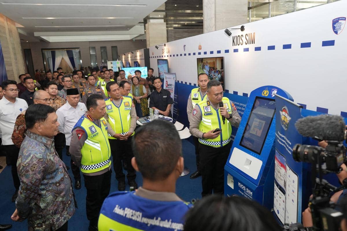Mesin Kios SIM diluncurkan oleh Korlantas Polri.jpg