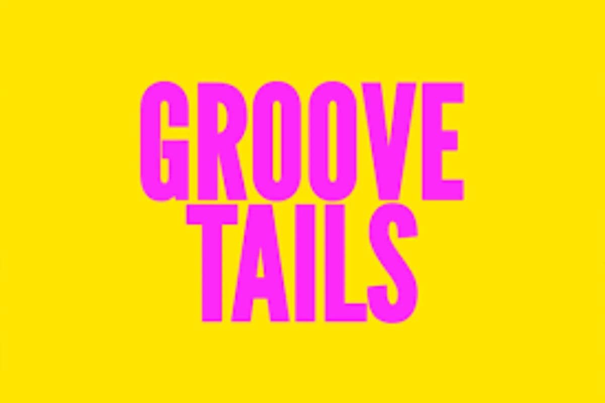 Logo film animasi Groove Tails, dengan judul film sebagai elemen utama materi promosi dari Assemblage Entertainment.