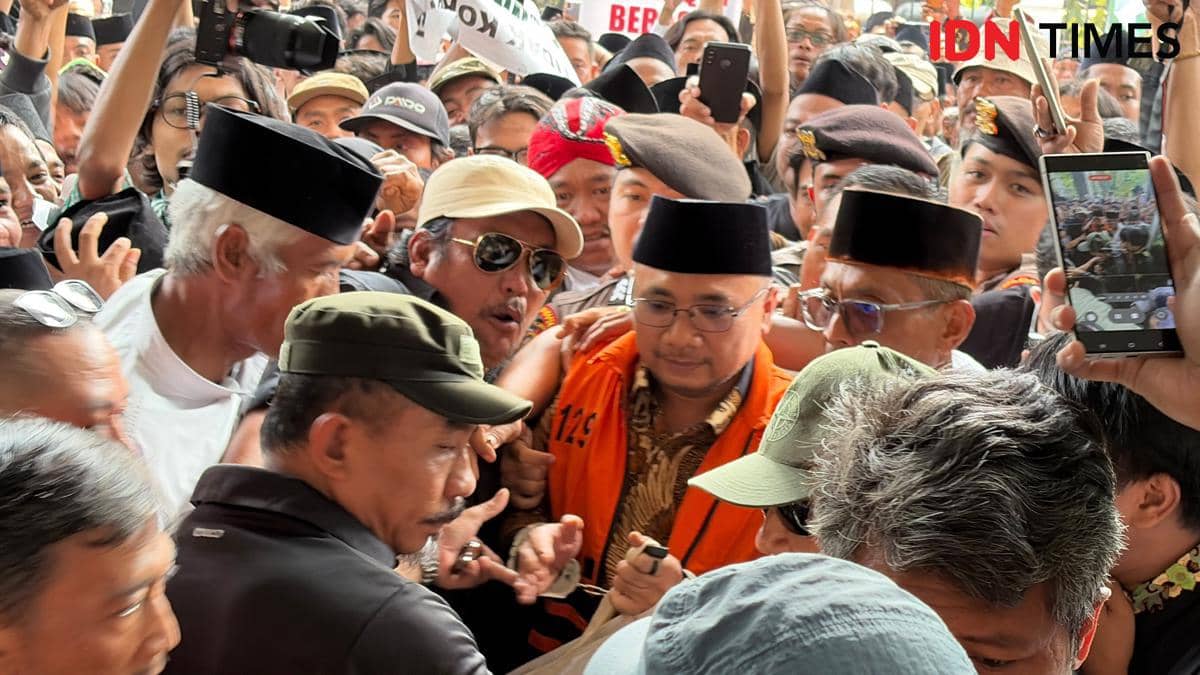Momen Simpatisan Penuhi Pengadilan, Antar Yaqut ke Sambil Selawat