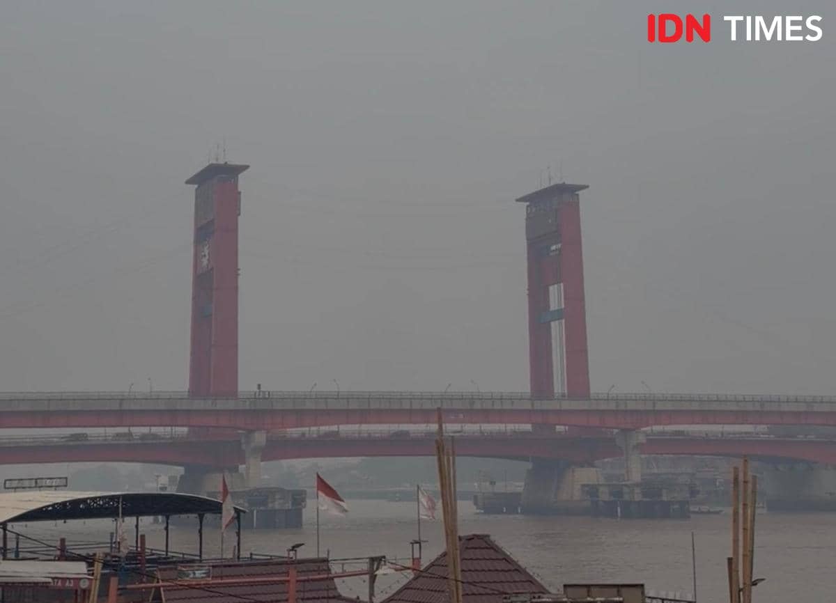 Kondisi kabut asap di Palembang pagi ini 