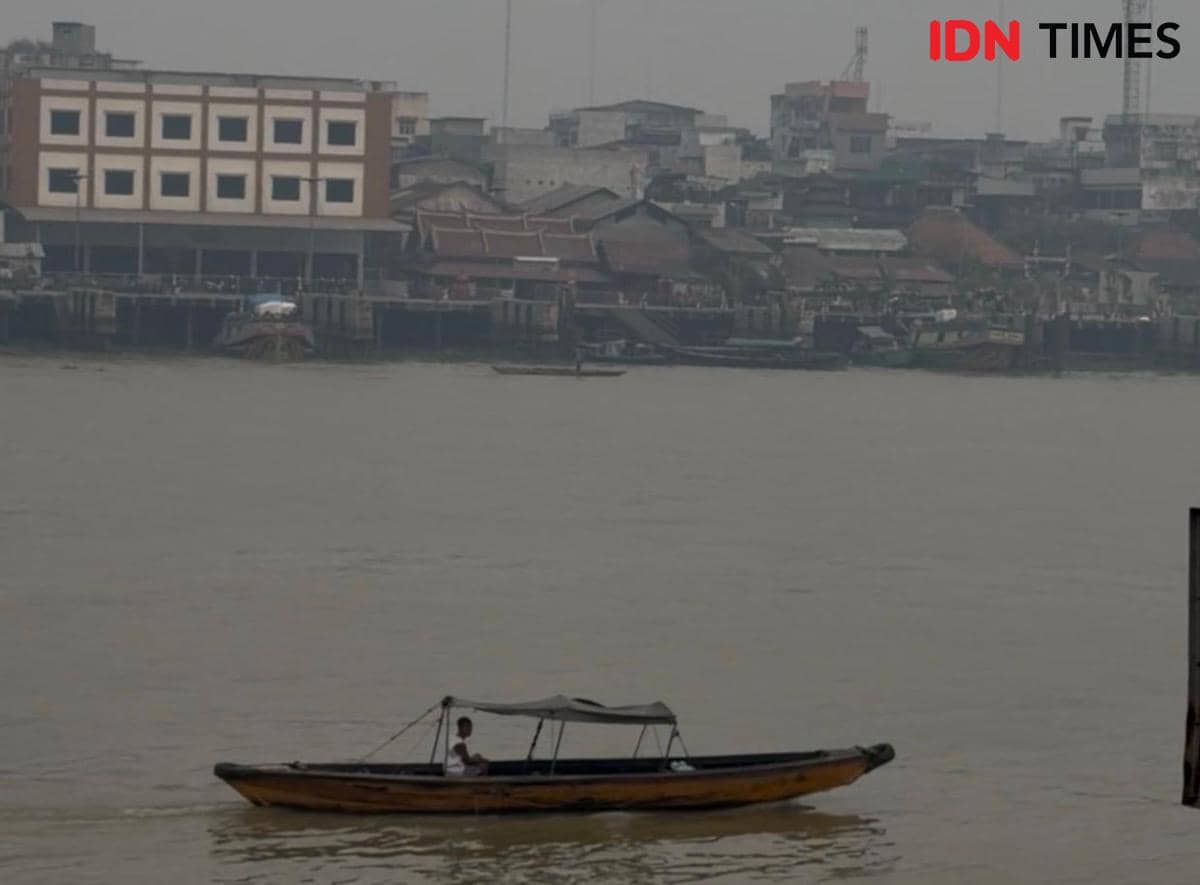 Kabut Asap Palembang Ganggu Pekerja, Mata Perih hingga Sesak Napas