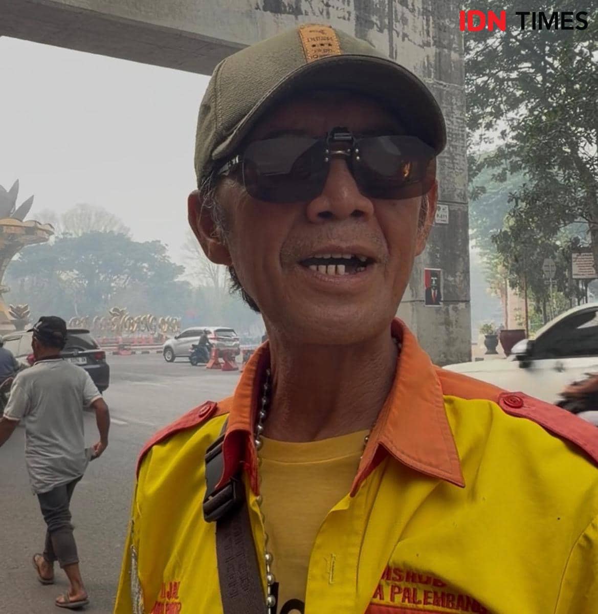 M Rizal salah satu jukir di kawasan Jalan Sudirman Palembang