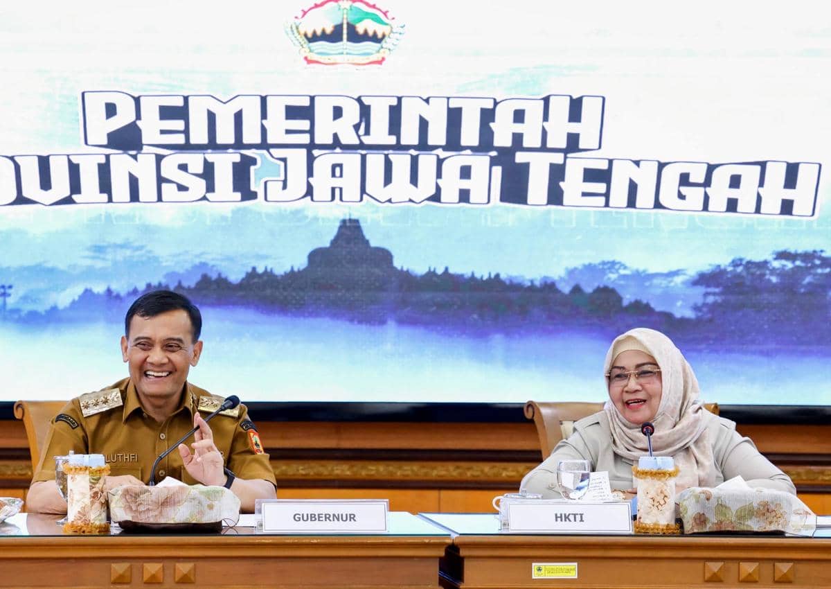 Gubernur Jawa Tengah Ahmad Luthfi bersama pengurus HKTI Jawa Tengah Sri Hartini dalam sebuah kegiatan.
