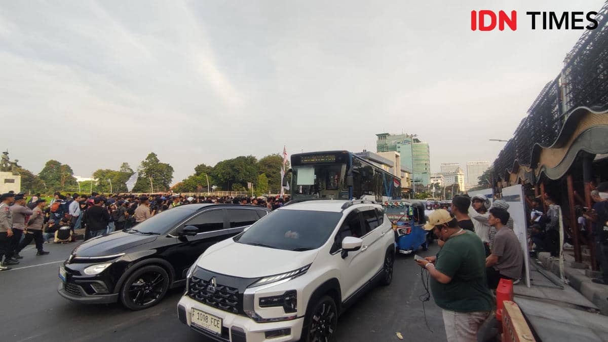 Jalan Sekitar Tugu Tani Macet Imbas Demo Mahasiswa Blokade Sebagian Ja