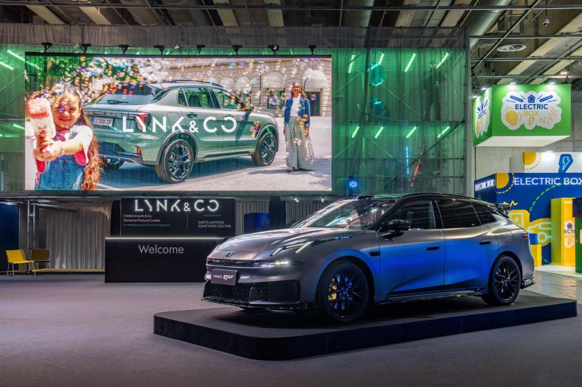 Dokumentasi Lynk & Co di ajang Paris Motor Show 2026, menampilkan kehadiran merek otomotif tersebut di pameran.