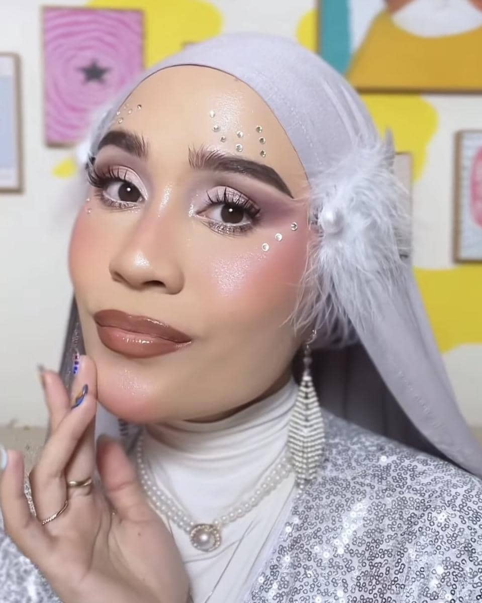 Penggunaan suara Ashilla Sikado di film Ain tanpa Izin