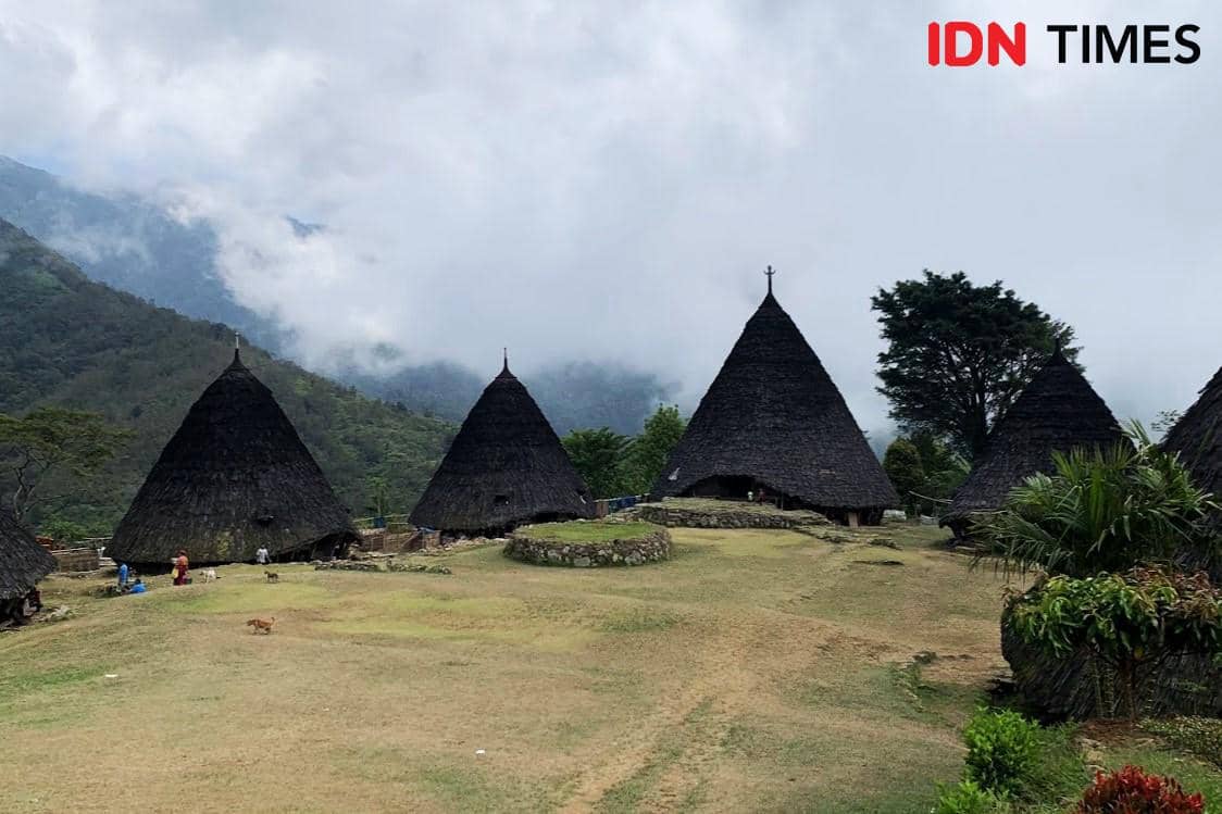 Potret rumah adat Mbaru Niang di Desa Waerebo, Manggarai, Nusa Tenggara Timur