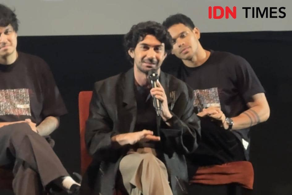 Reza Rahadian berpose dalam acara press screening film Laut Bercerita pada Selasa, 20 Oktober 2026.
