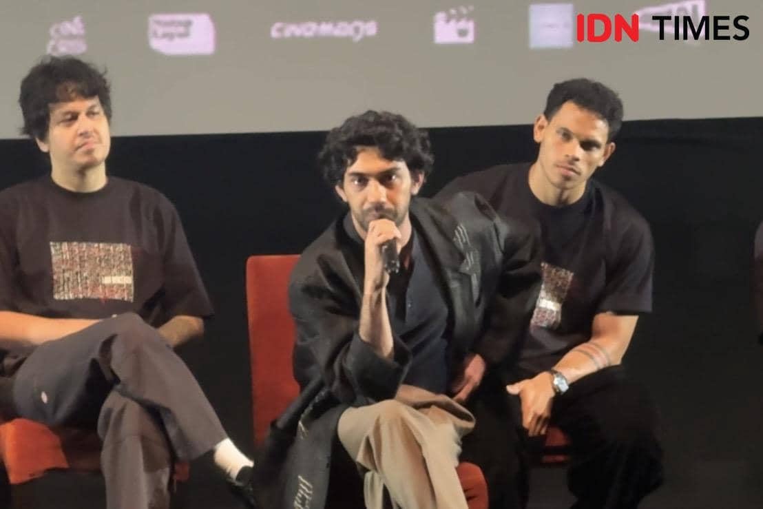 Aktor Reza Rahadian menghadiri acara press screening Laut Bercerita yang digelar pada Selasa, 20 Oktober 2026.