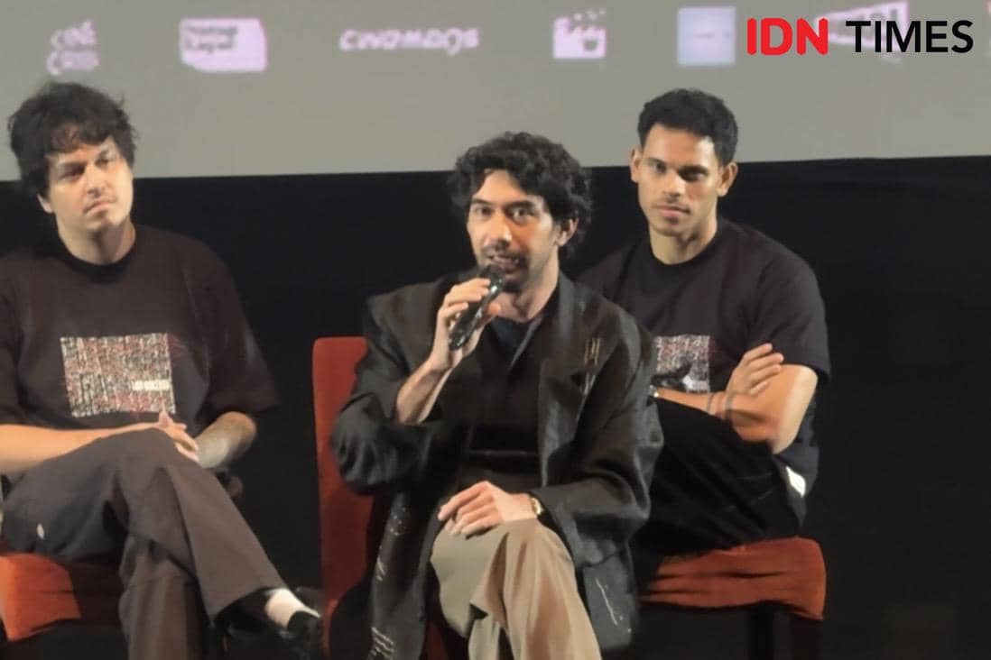 Aktor Reza Rahadian menghadiri press screening Laut Bercerita pada Selasa, 20 Oktober 2026.