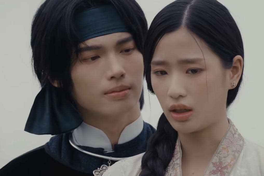 Cuplikan adegan drama Scarlet Heart Thailand produksi GMMTV dengan para pemeran dalam rangkaian cerita serial tersebut.