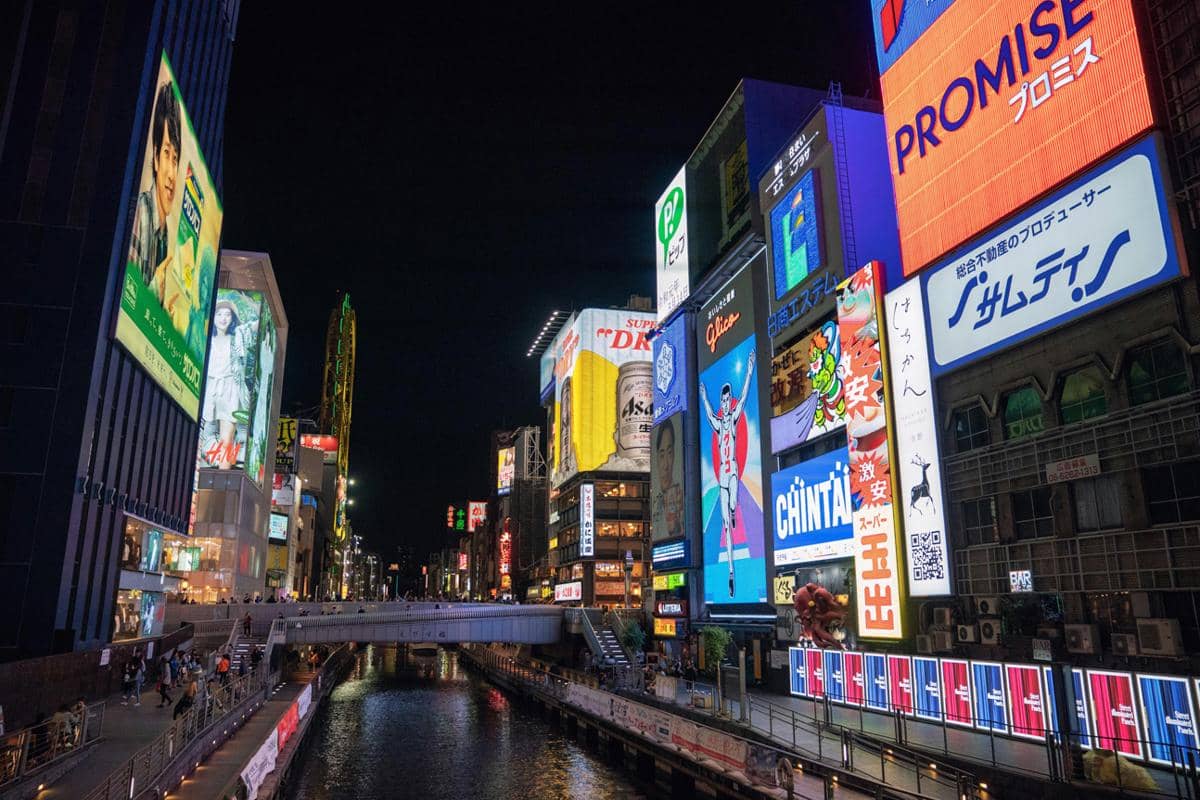 ilustrasi beberapa papan reklame di Dotonbori, Osaka