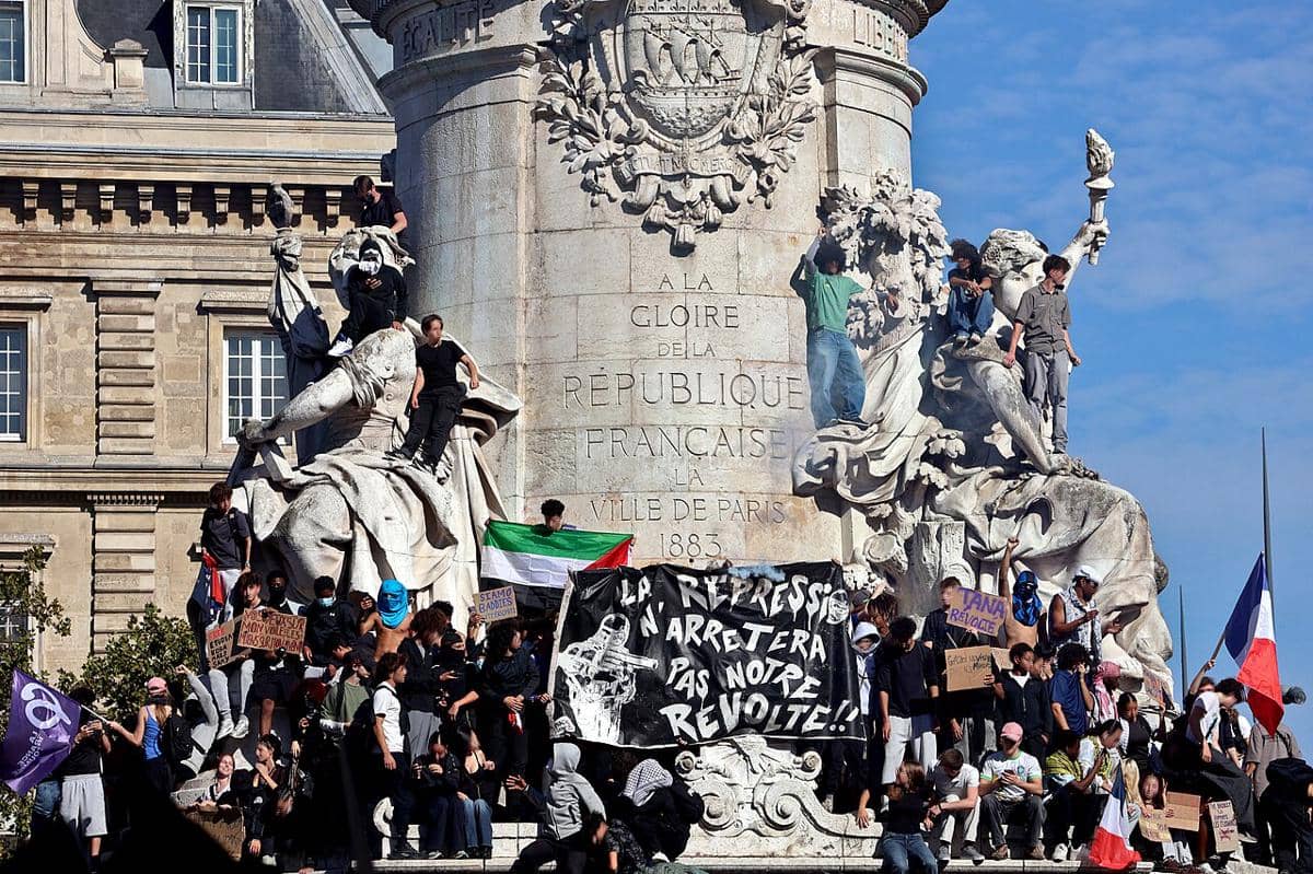 potret demonstrasi pelajar SMA di Paris, 6 Oktober 2026