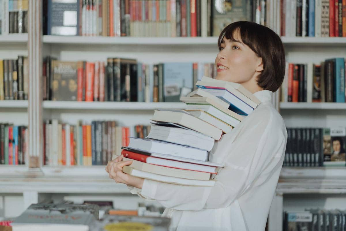 5 Tanda Kamu Mengalami Biblioholism yang Sudah Tidak Sehat
