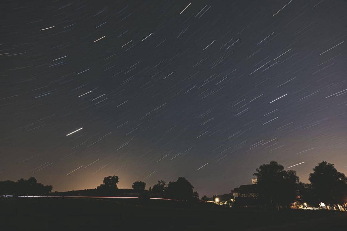 Fakta Menarik Hujan Meteor Orionid, Puncaknya 21–22 Oktober 2026