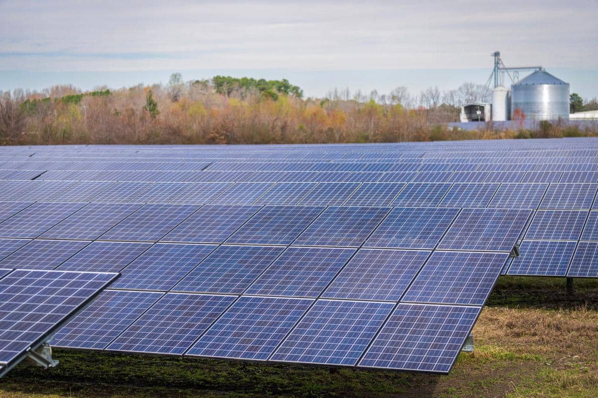 ilustrasi solar panel