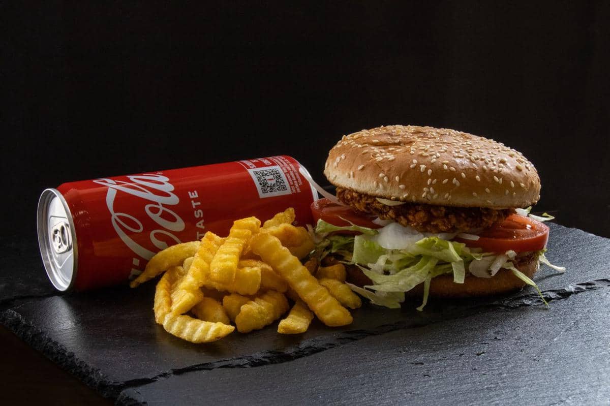ilustrasi fast food, makanan cepat saji, burger, Coca-Cola, french fries, kentang goreng, minuman soda
