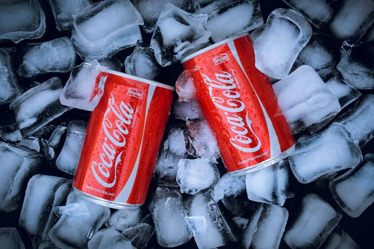 ilustrasi Coca-Cola, minuman soda, minuman bersoda, minuman karbonasi, minuman manis, soft drink