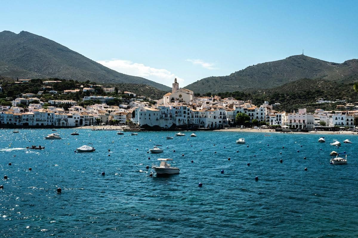 5 Fakta Cadaqués, Desa Pesisir Spanyol yang Pernah Dihuni Salvador Dalí