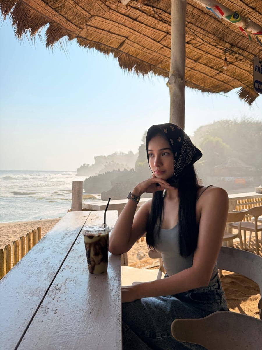 Anya Geraldine liburan di Yogyakarta