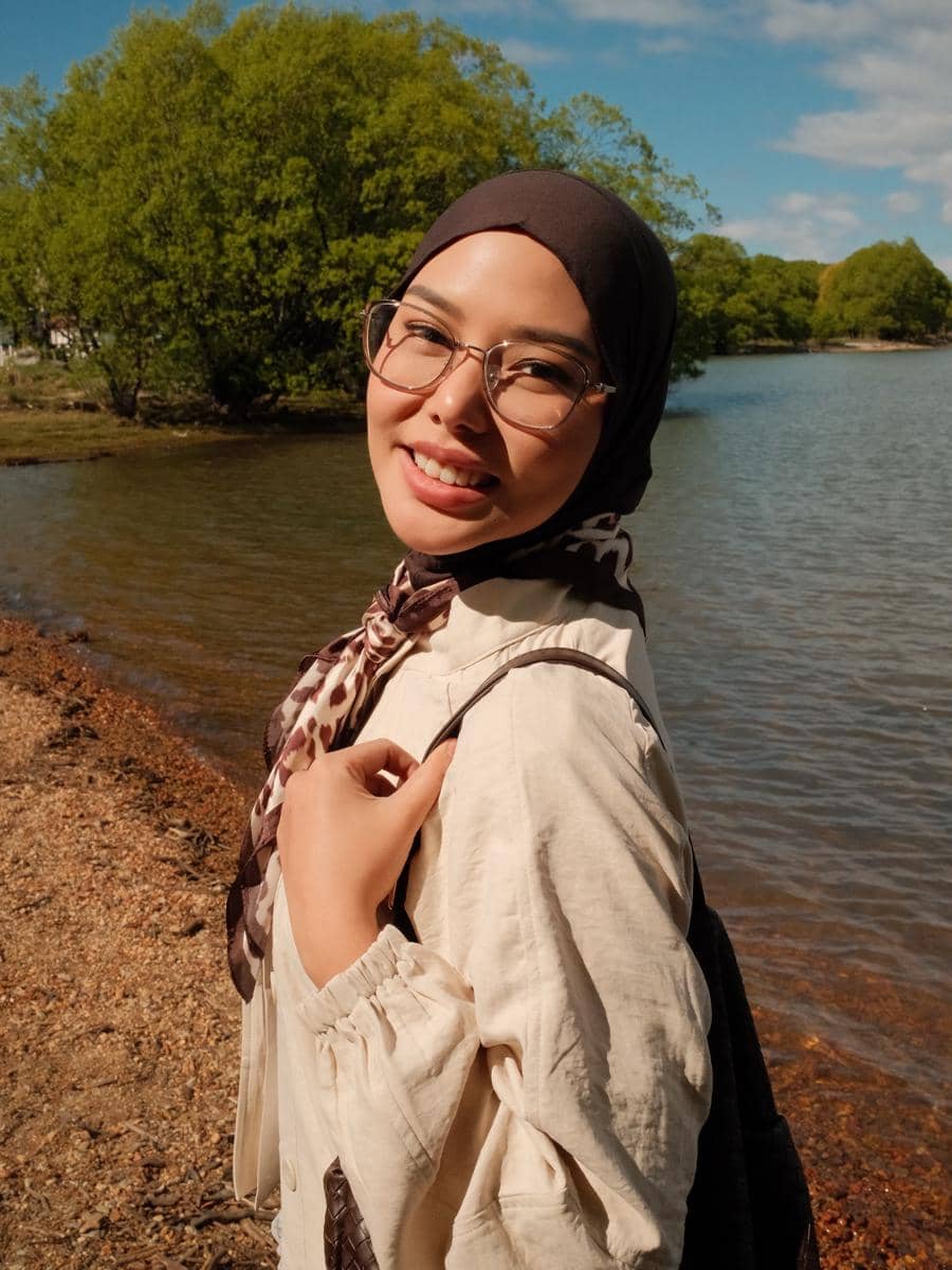 Dara Arafah dan suami menikmati suasana Kota Glenorchy