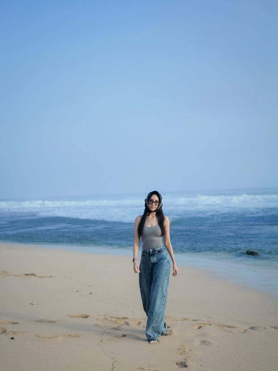Anya Geraldine liburan di Yogyakarta