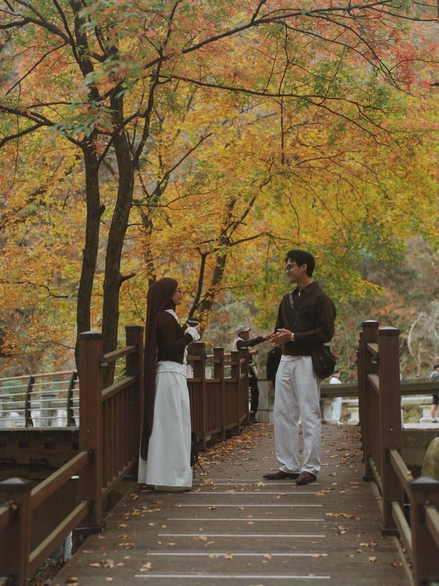 Rey Mbayang dan Dinda Hauw pemotretan di Nami Island