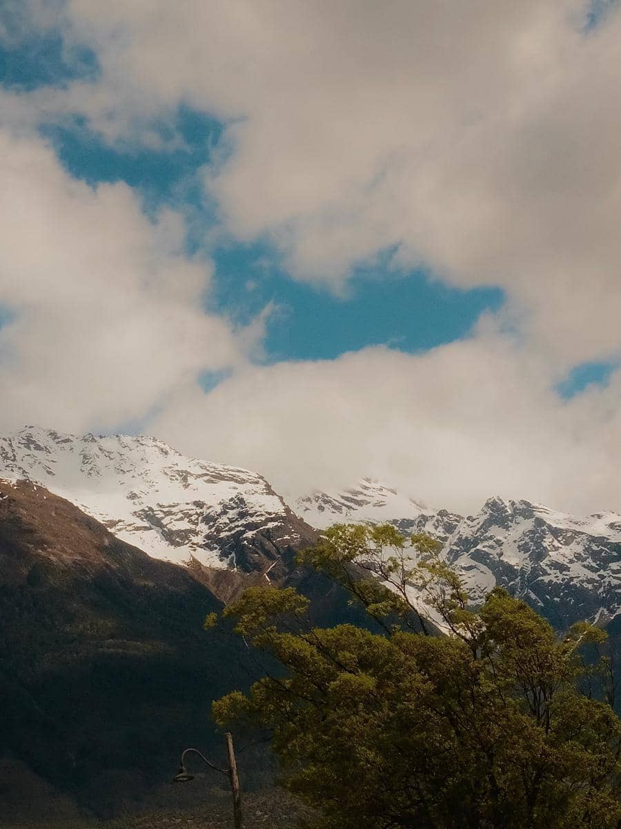 Dara Arafah dan suami menikmati suasana Kota Glenorchy