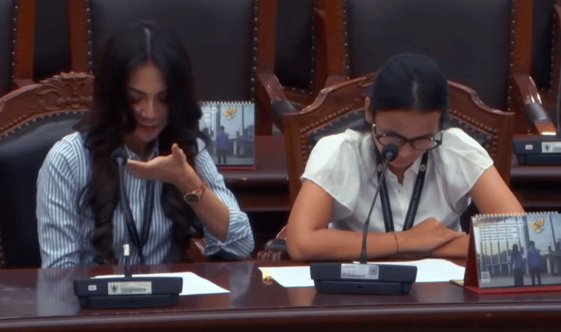 Tangis Istri TNI Korban KDRT Pecah di Sidang MK Uji UU Penghapusan KDRT