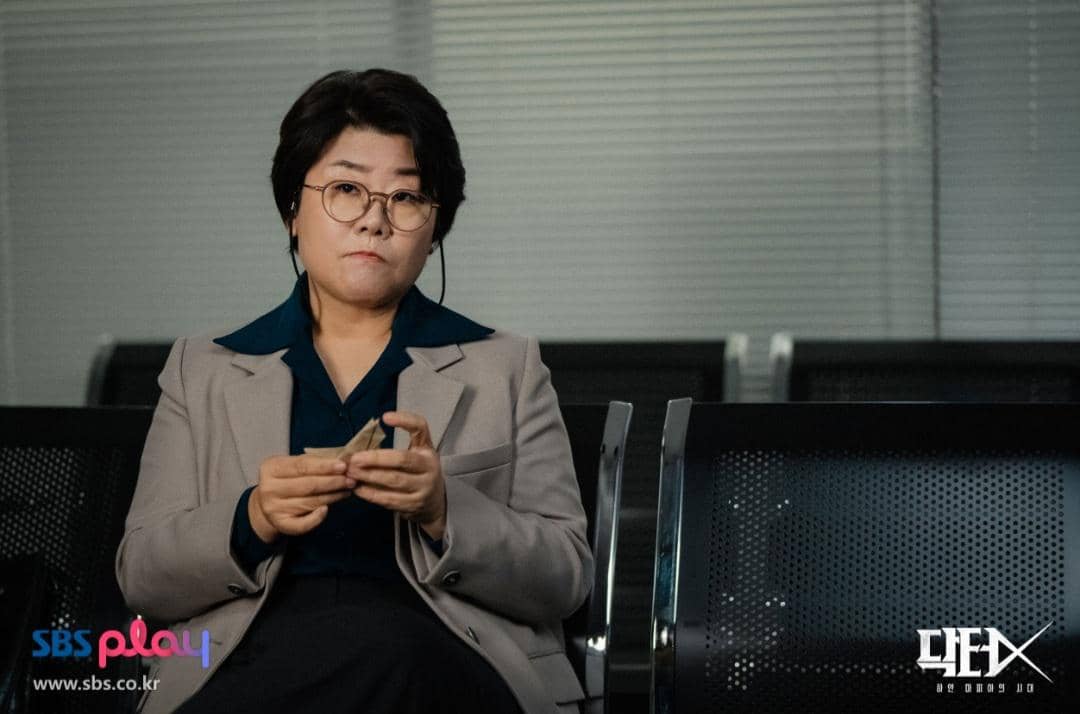 Cuplikan adegan dalam drama Korea Doctor X yang diproduksi dan ditayangkan oleh SBS, dari dokumentasi resmi serial.