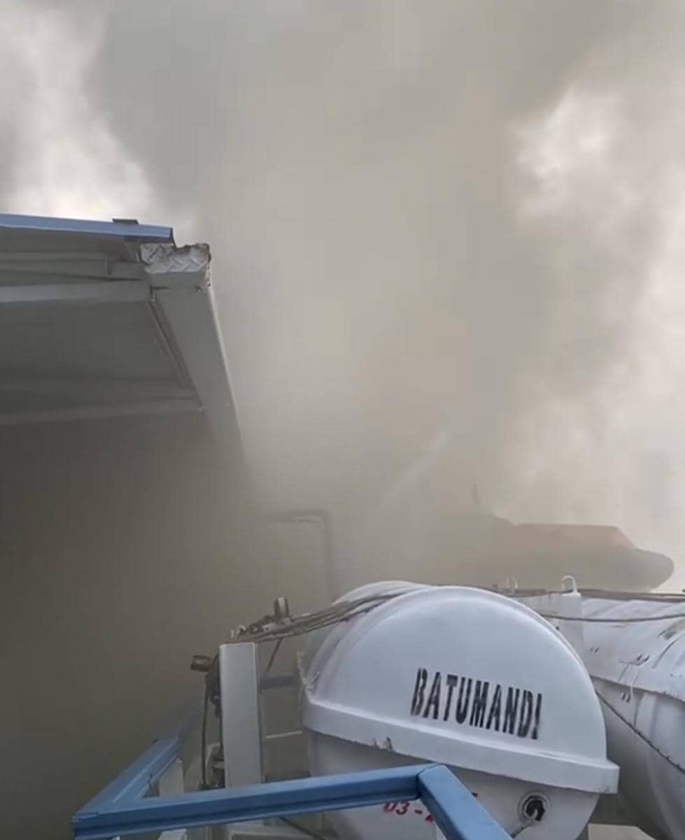 Kapal KMP Batumandi terbakar di Perairan Merak (Dok. IDN Times/Istimewa)