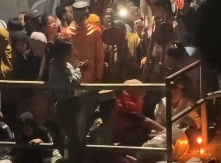 Ritual Adat Digelar saat Pencarian Bocah Hilang di Kanal Makassar