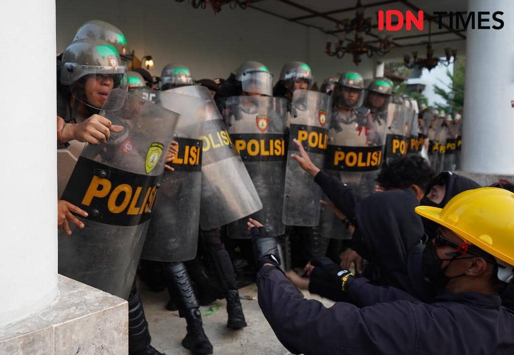 Demo 2 Tahun Prabowo-Gibran di DPRD DIY Ricuh, Sejumlah Orang Terluka