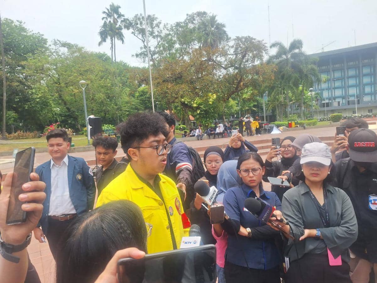 BEM UI: Demo di Tugu Tani 700 Mahasiswa dari 9 Kampus