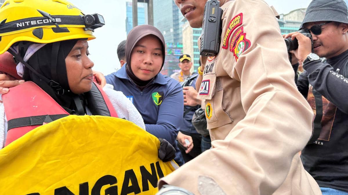 Polisi Periksa CCTV, Dalami Cara Pendaki Greenpeace Panjat Tugu Selamat Datang