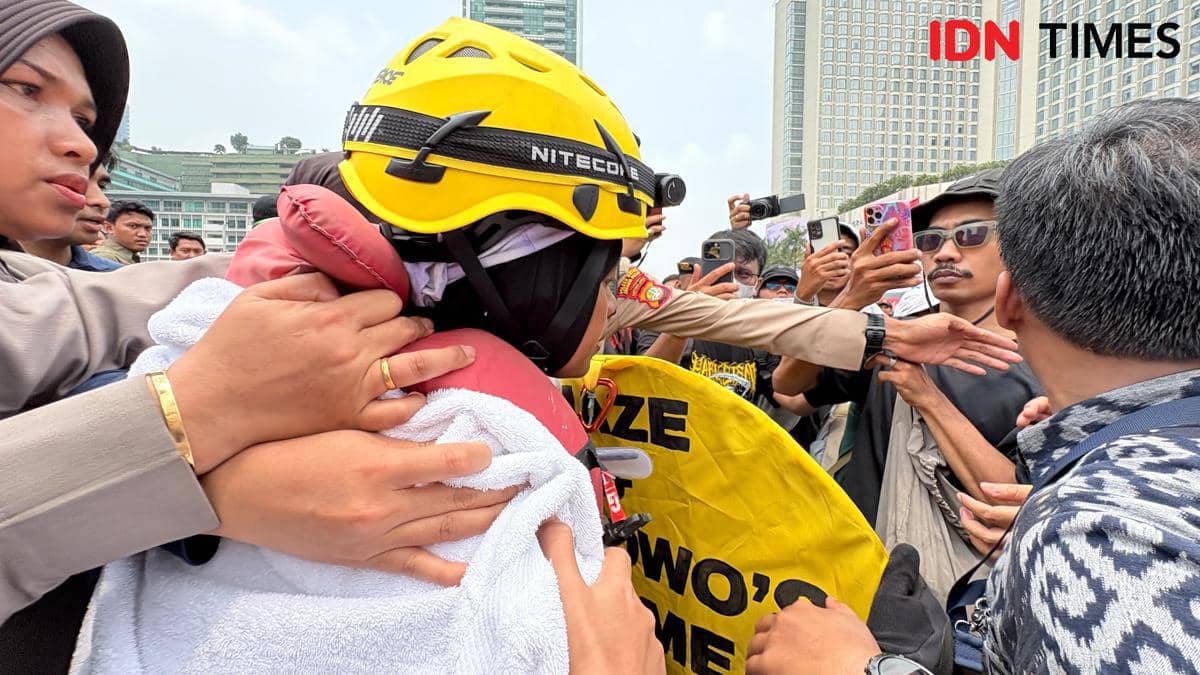 Pemanjat Patung HI Tes Urine di Polda Metro, Greenpeace Minta Dibebaskan