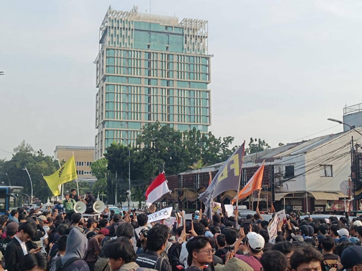 Aliansi mahasiswa mulai memadati area Tugu Tani, Menteng, Jakarta Pusat, pada Selasa (20/10/2026).