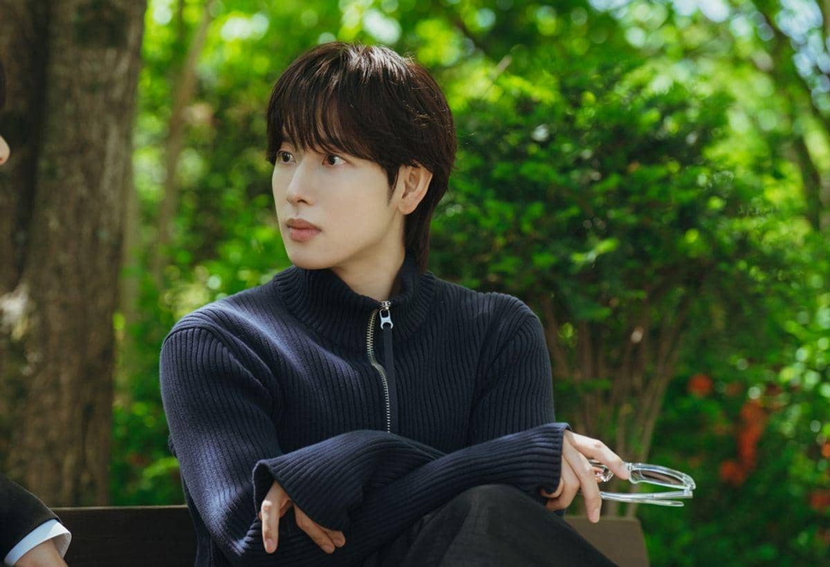 7 Premis Karakter Yoon Yi Jun di Love in Disguise, Pewaris Konglomerat