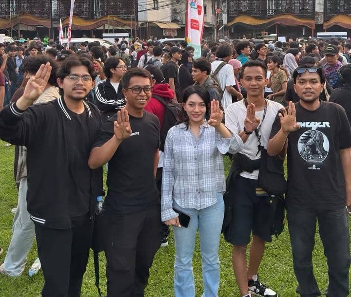 Berlliana Lovell mengikuti demonstrasi pada 20 Oktober 2026, sebagaimana diunggah melalui akun Instagram pribadinya.