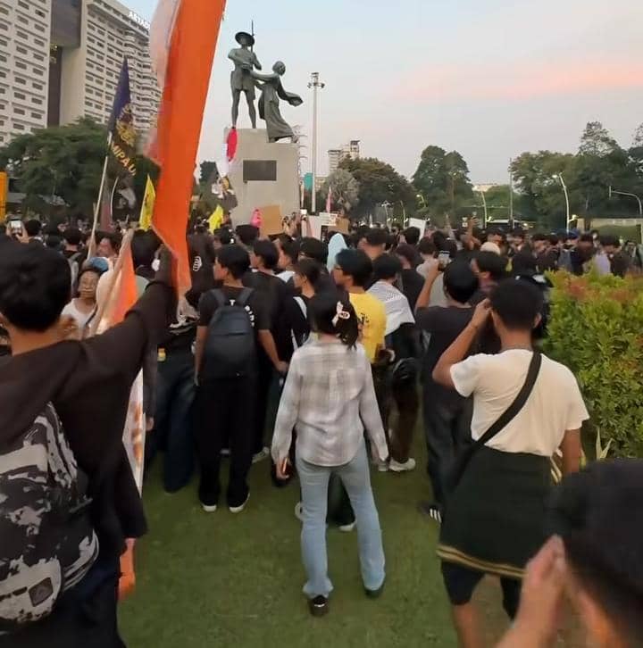 Berlliana Lovell mengikuti aksi demonstrasi pada 20 Oktober 2026, sebagaimana dibagikan melalui akun Instagramnya.
